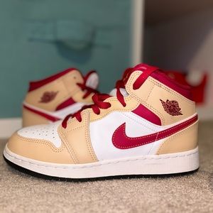 Air Jordan 1 Mid 'Light Curry Cardinal Red'